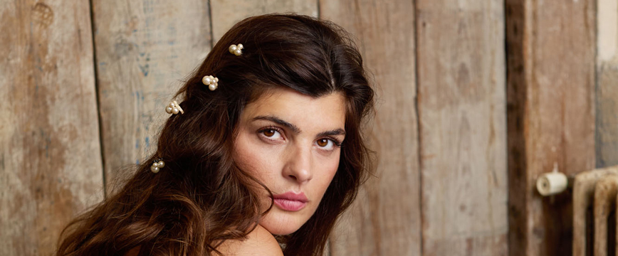 Side combs and hair pins Side combs and hair pins